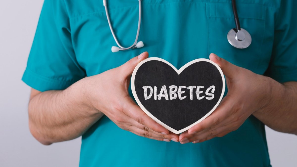 A new study by Wake Forest University School of Medicine has reported a saddening finding that has been already impacting the health of a huge number of young people in the United States. According to the study, the prevalence of both Type 1 and Type 2 diabetes is on the rise in children and young people. The study also found that diabetes occurs more often in non-Hispanic Black, and Hispanic children and young people. Wake Forest University School carried out this study as a part of the SEARCH for Diabetes in Youth. SEARCH program for diabetes is the largest surveillance effort on diabetes among youth under the age of 20 conducted in the United States. Between 2002 to 2018, the study reveals that more than 5,200 children were diagnosed with type 2 diabetes. Additionally, researchers discovered more than 18,000 kids falling in the age group of 10 to 19 suffering from Type 1 diabetes in five locations in the United States alone. For every 100,000 persons in 2017–18, there were 22.2 new instances of Type 1 diabetes, compared to 17.9 new cases of Type 2 diabetes. The cases of Type 1 diabetes have seen a growth of 2% per year. On the other hand, Type 2 diabetes cases have grown by 5.3% year-on-year. The study pointed out that there are higher rates of Type 1 and Type 2 diabetes in racial and ethnic groups than non-Hispanic White children. Children of Hispanic, Non-Hispanic Black and Asian or Pacific Islander descent saw the biggest annual growth for both Type 1 diabetes and Type 2 diabetes cases. Also Read: New Study Highlights Urgency Of Protecting Children From COVID-19 The study also found that Type 1 diabetes diagnosis increased in children aging 10, whereas Type 2 diabetes diagnosis peaked among children of age 16. The study indicated that whereas Type 2 diabetes typically peaks in August, Type 1 diabetes was observed to develop in the winter and peak in January. The researchers have criticized the increase in regular health examinations and sports physicals that occur at the beginning of each academic school year. The findings from this study will incredibly help in steering the direction of preventative measures, one of the researchers said. "Now that we have a better understanding of the situation, our next stage of research will be studying the underlying pathophysiology of diabetes spreading among the young people of the United States," the researcher said further. The study focuses on the need for constant evaluation of increasing rates of diabetes in young people and the need for focused prevention measures to bring down the growth rates of diabetes.