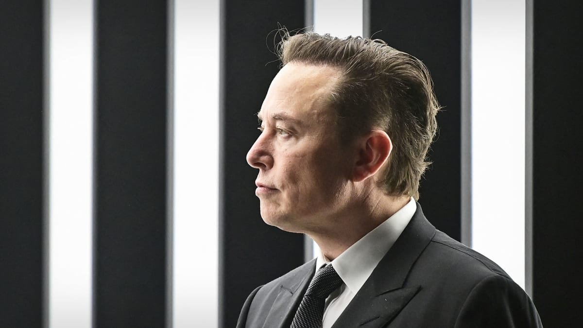 Elon Musk Warns U.S. Banks Face a Abundant Intention back