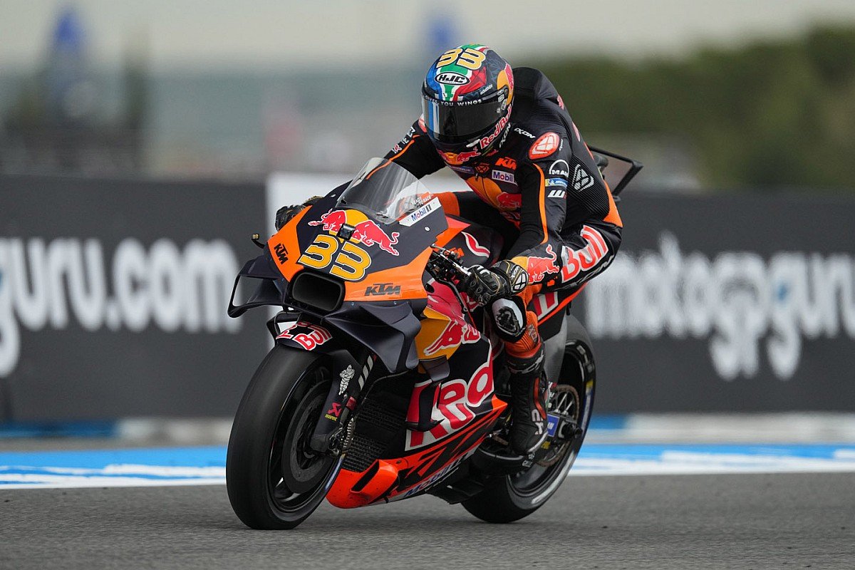 MotoGP Spanish GP: Binder wins wild fling from Bagnaia