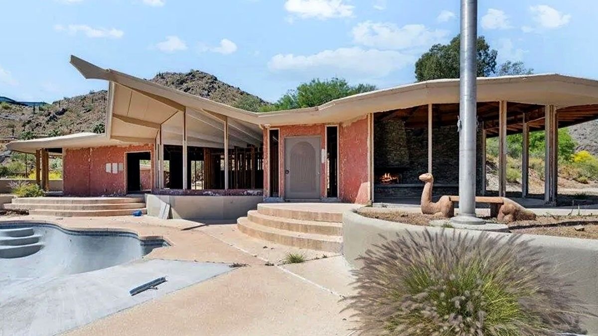 Futuristic Fixer-Greater: Uncommon Googie Architecture in Arizona Accessible for $2.4M