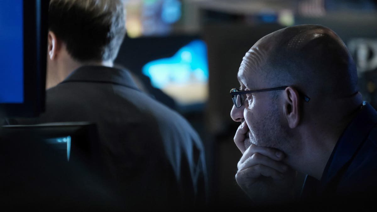 Dow Tanks 300 Parts—And Some Consultants Warn Extra Distress Would perchance per chance simply Be On Deck