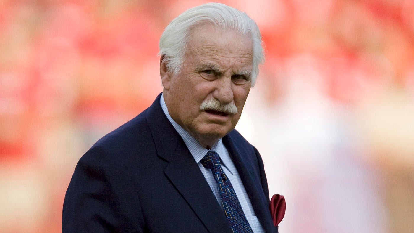 Bronzed Howard Schnellenberger boots to be feeble as trophy in current competitors between Miami, Louisville