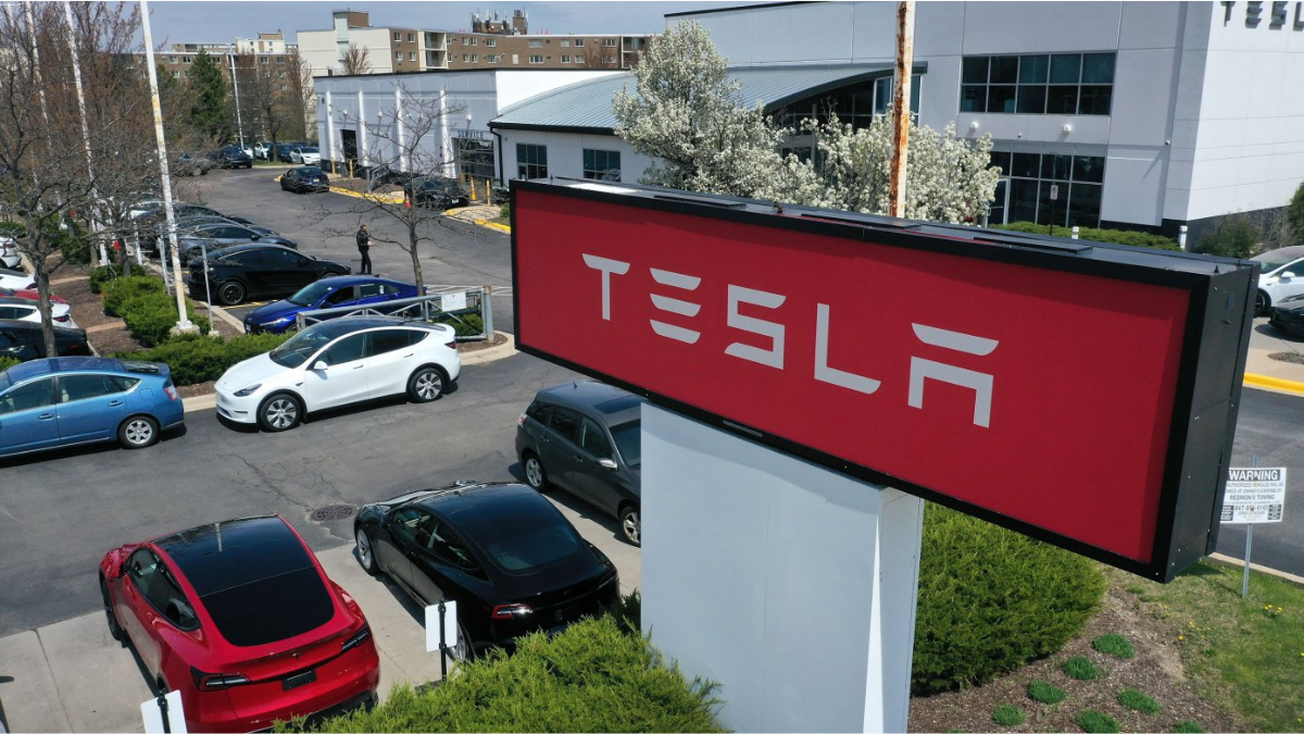 Tesla Directors Settle Shareholder Lawsuit and Return $735 Million