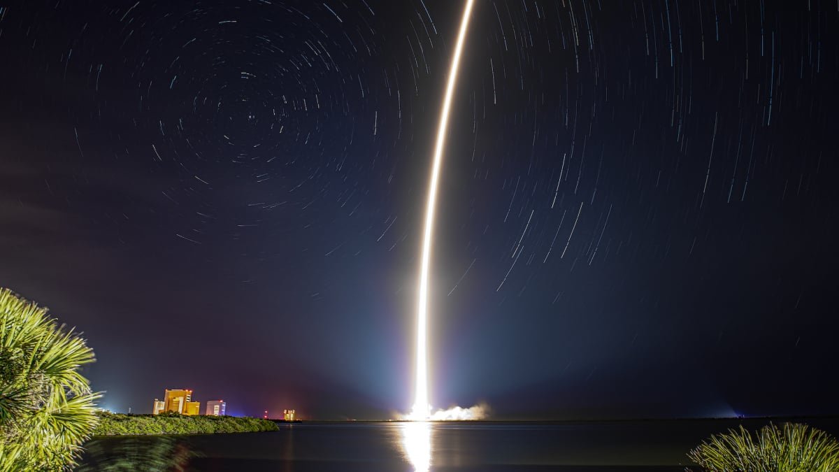 Gape SpaceX launch 22 more Starlink satellites