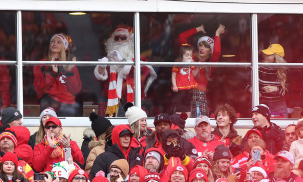 Taylor Swift and Travis Kelce celebrate Christmas Day at Arrowhead ...