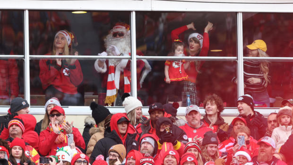 Taylor Swift and Travis Kelce celebrate Christmas Day at Arrowhead Stadium