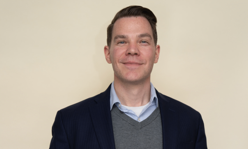 Coaching Underdog Entrepreneurs: Insights from Colin Davis